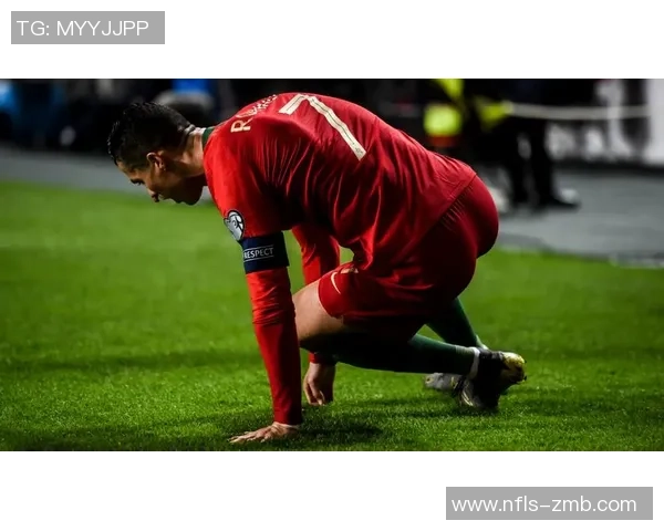 足球巨星伤情加重拄拐现身球场背后隐藏的康复之路与挑战 足球巨星伤情加重拄拐现身球场背后隐藏的康复之路与挑战