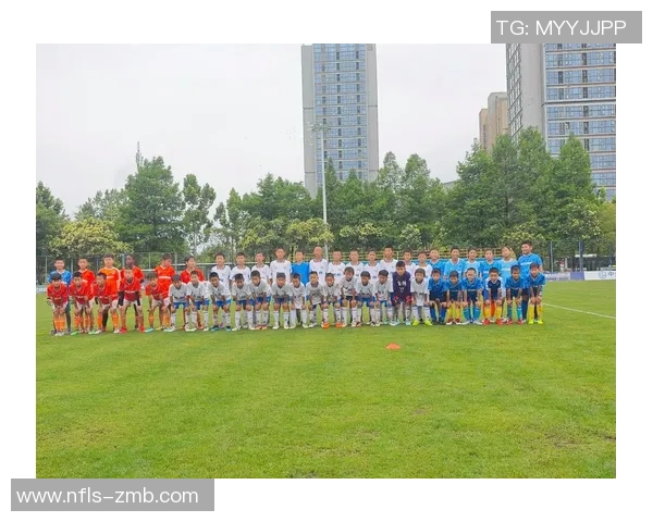 中国26号足球球星赛场激情瞬间展现顽强拼搏精神 中国26号足球球星赛场激情瞬间展现顽强拼搏精神